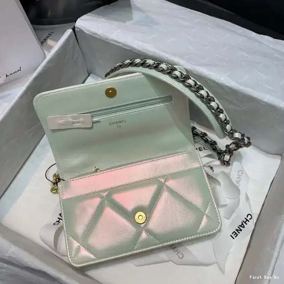 First Bag Ru CHAIN ON CHANEL19 WALLET 0523
